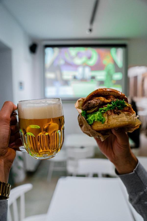 Street Food Possonium Apartments 브라티슬라바 외부 사진